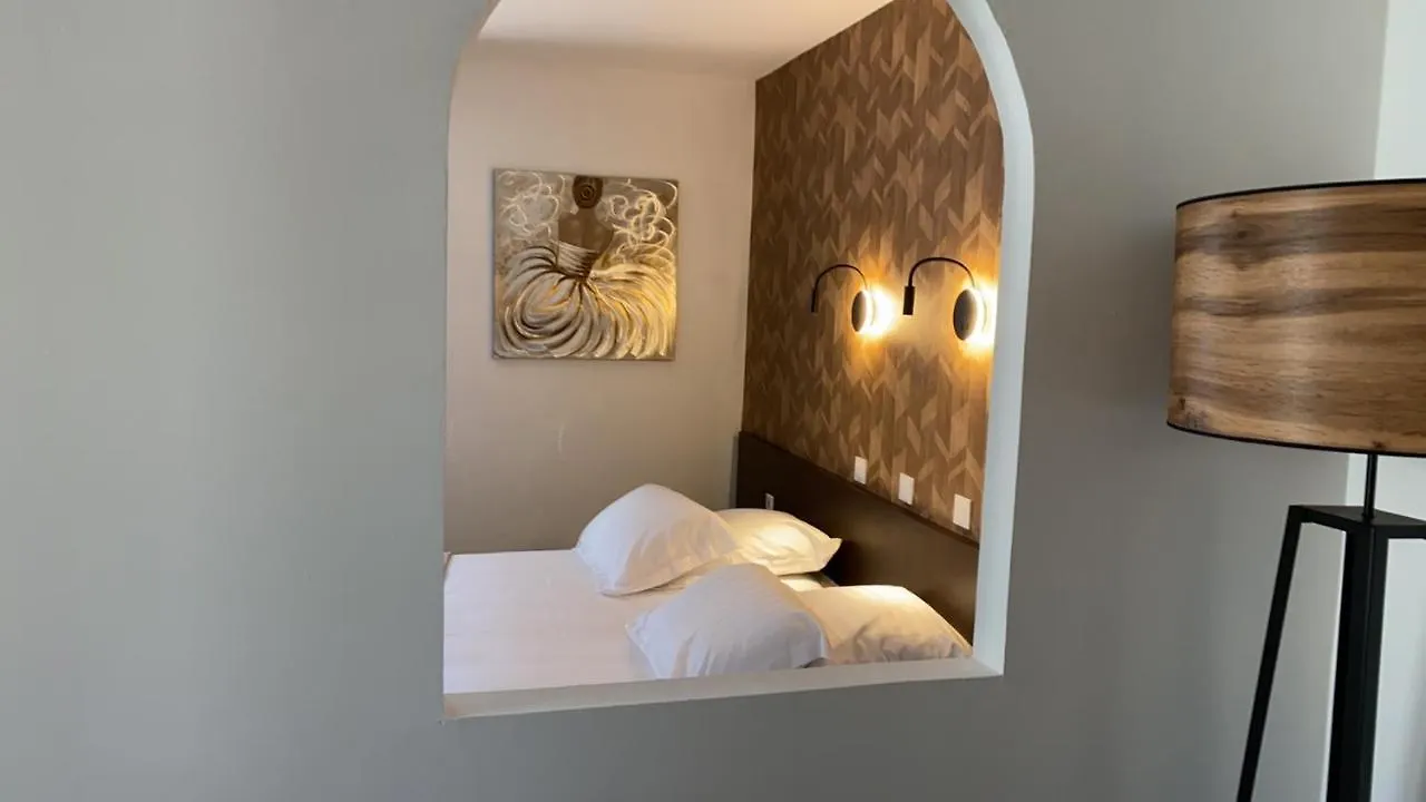 Logis Hostellerie De L'Abbaye Le Thoronet Hotel