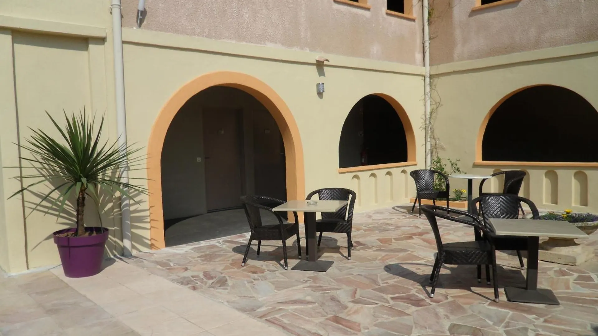 Hotel Logis Hostellerie De L'Abbaye Le Thoronet